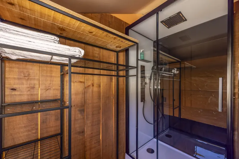 Opbergruimte en douche